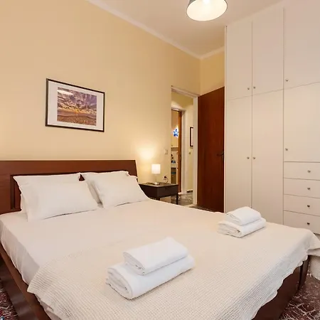 Metropolis - 150m From St Marcus Square, By Zantewize * זקינטוס טאון